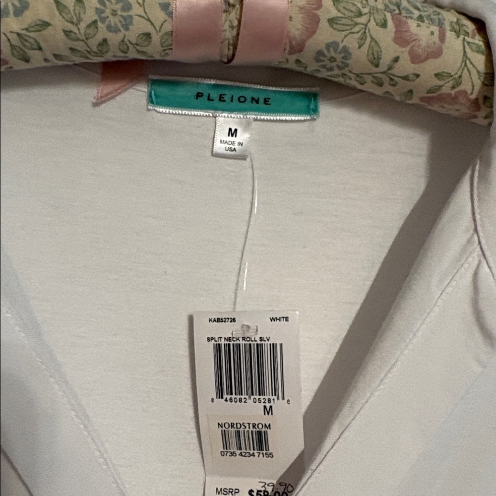 Pleione White V-neck blouse SZ M. NWT with flaw. 100% Cotton. - Picture 2 of 7